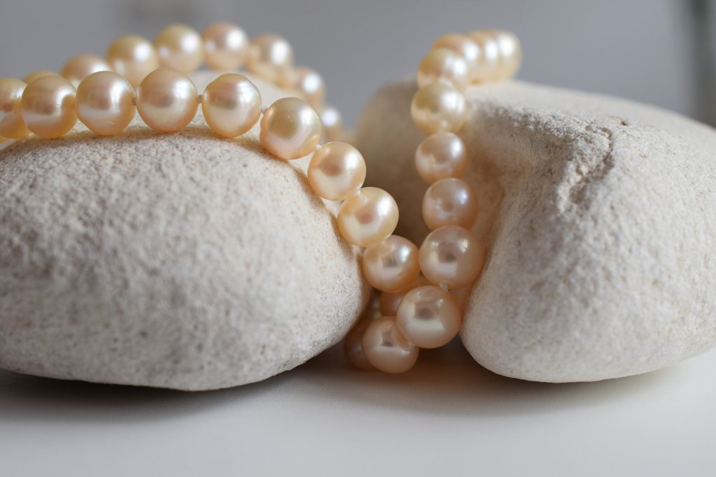 le collier en perle glamour, chic et tendance, pas cher