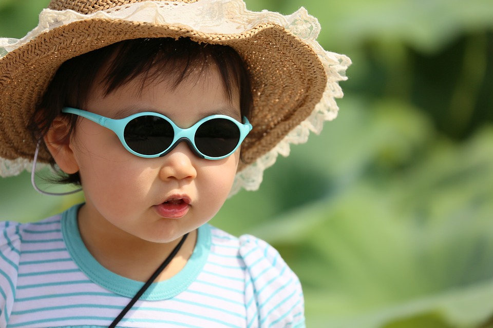 Lunettes de soleil enfants pas cher : Protection UV formes, couleurs styles