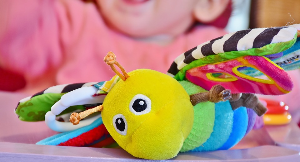 Jouer avec bébé et participer à son éveil et développement