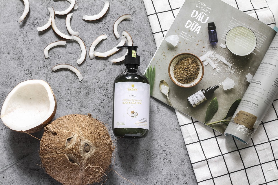 Préparer un démaquillant naturel : 8 Recettes à base de lait, peaux sèches, grasses et normales